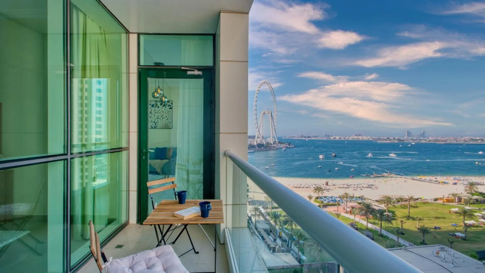 Classic Retreat In Jbr With Private Beach Access Dubaj Apartament