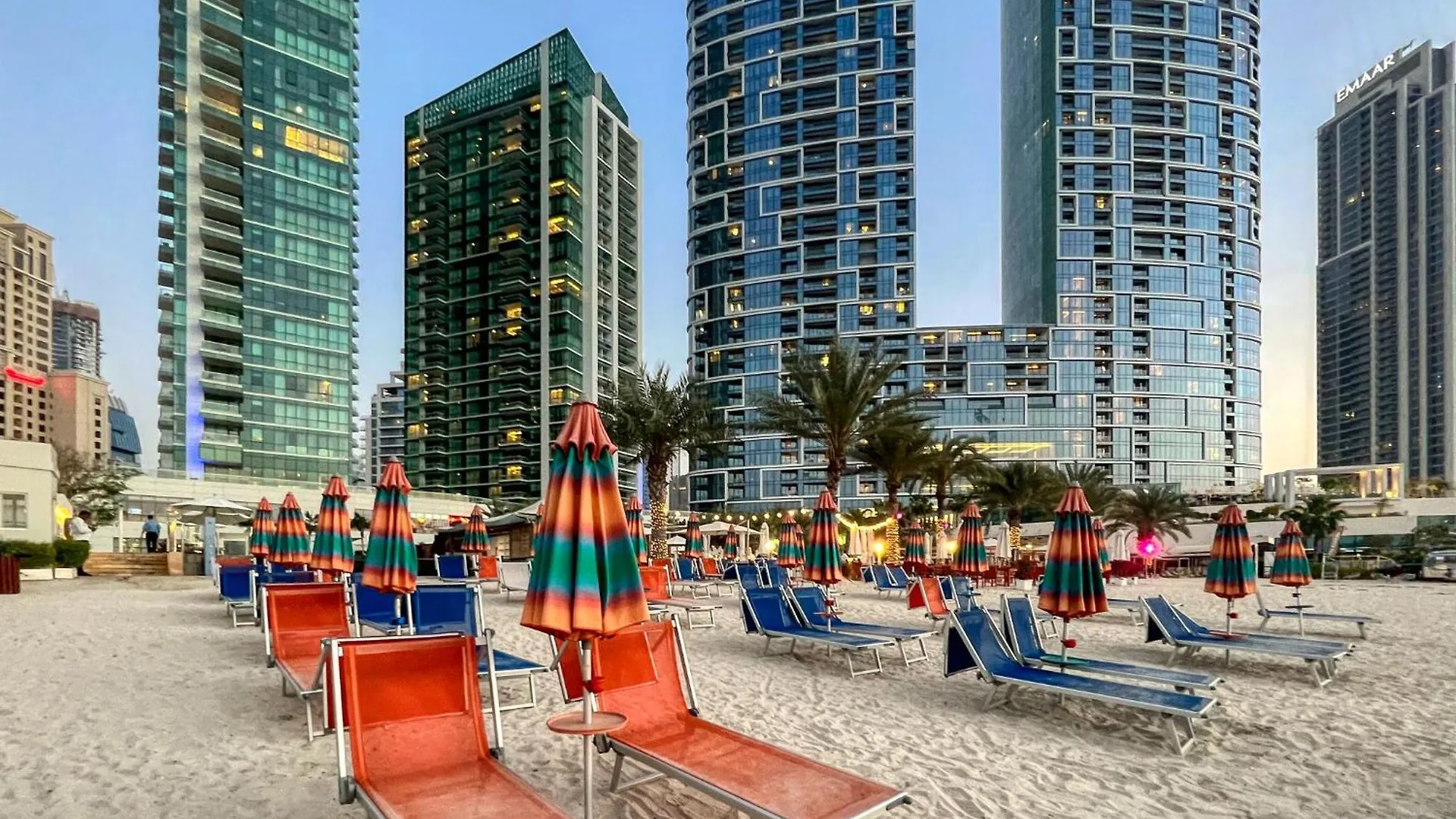 Classic Retreat In Jbr With Private Beach Access Dubaj Apartament
